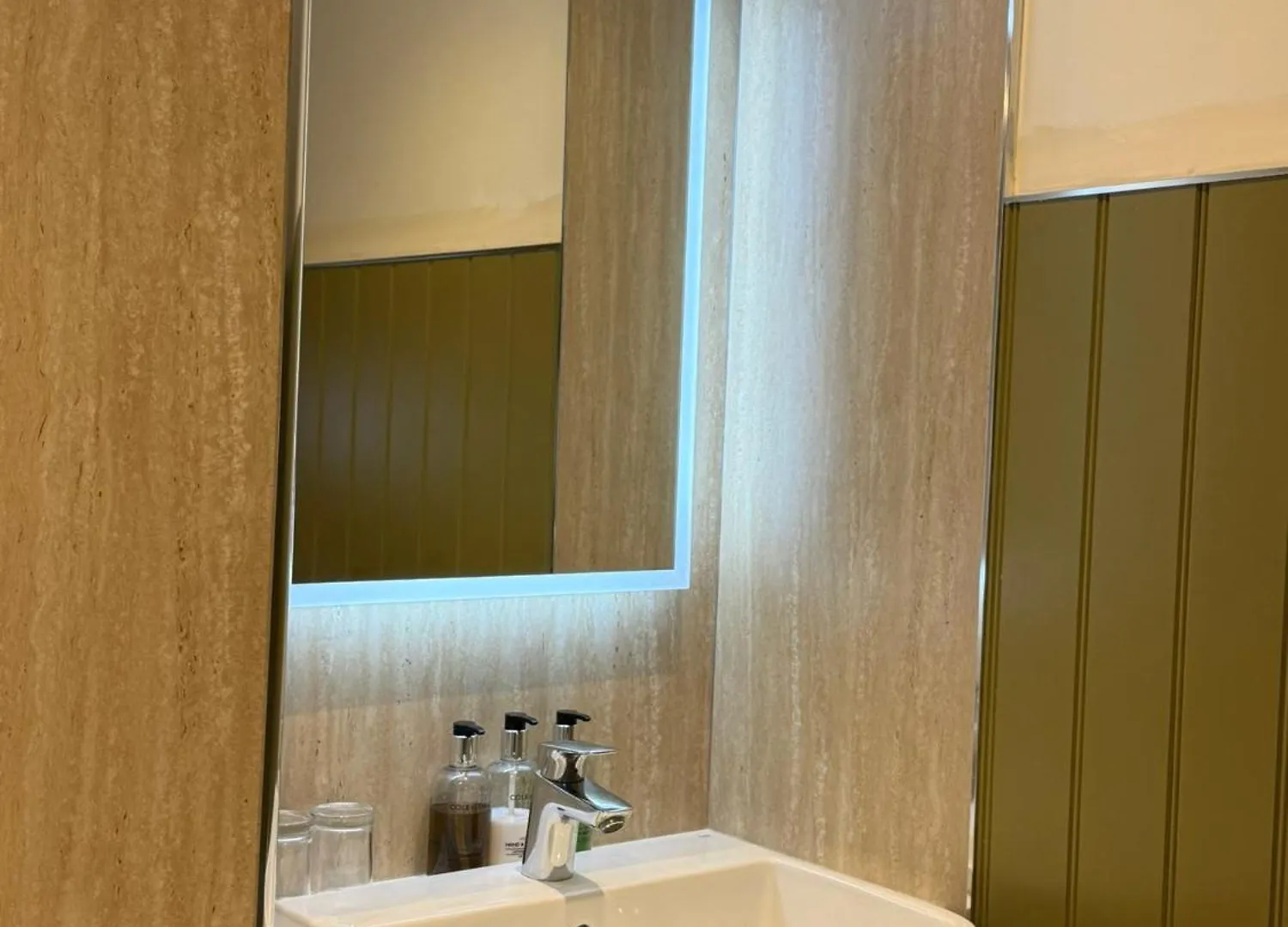 אורחן The George Hotel איזינגוולד