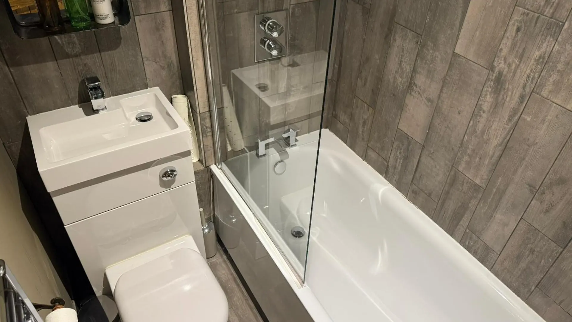 **** אורחן The George Hotel איזינגוולד בריטניה